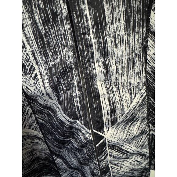 Lululemon Hot to Street tank Heatwave Open Criss-Cross back design purple. - Picture 4 of 9